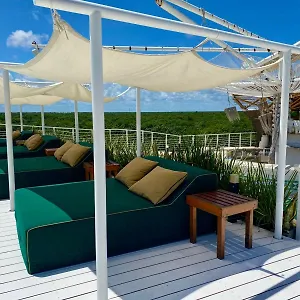 https://mx-tulum.quintano-roohotels.com